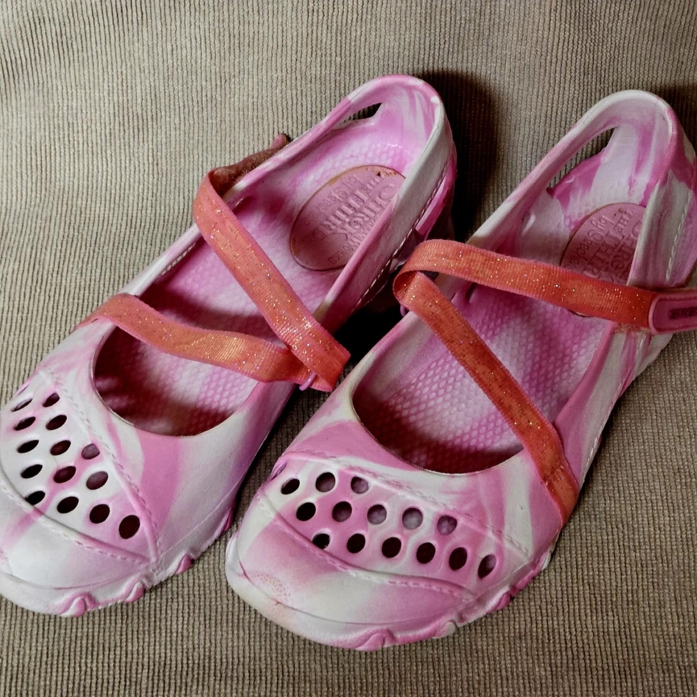 Sketchers Pink and White Kids Shoes
